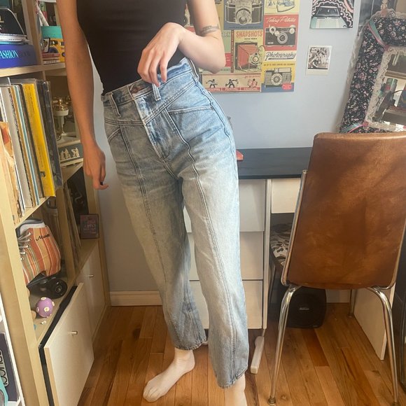 A&F cottage style faded high rise ankle jeans! - Picture 5 of 15